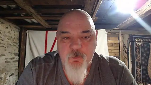 Newfiesausage1972 online show from January 2026 09:58:01 AM