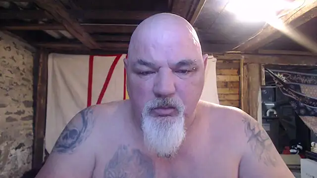 Newfiesausage1972 online show from March 2026 11:59:02 AM