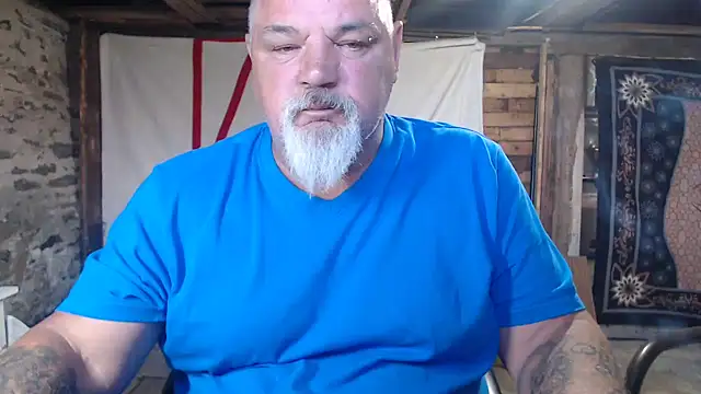 Newfiesausage1972 online show from June 2026 12:09:02 PM