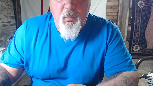 Newfiesausage1972 online show from June 2026 07:44:01 AM