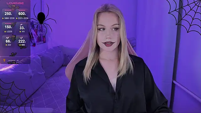 Snapshot of Honey_blonde chatting on October 2025 10:00:01 PM Honey blonde online show from October 2025 10:00:01 PM