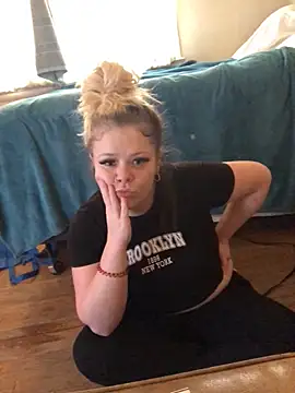 Snapshot of blndpolkadot chatting on January 2025 03:46:01 PM blndpolkadot online show from January 2025 03:46:01 PM