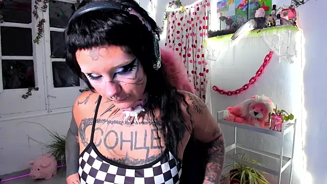 lady sontse  online show from December 2025 08:38:02 PM