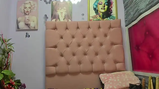 Yaumiko online show from November 2025 12:48:02 PM