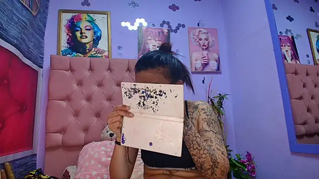 Yaumiko online show from December 2025 12:53:02 PM