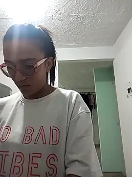 Snapshot of Yaumiko chatting on March 2026 11:14:01 AM Yaumiko online show from March 2026 11:14:01 AM