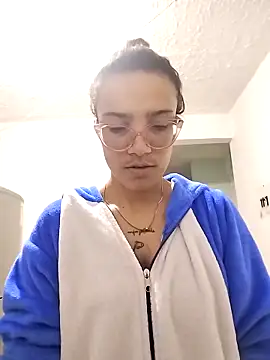 Snapshot of Yaumiko chatting on March 2026 11:02:01 AM Yaumiko online show from March 2026 11:02:01 AM