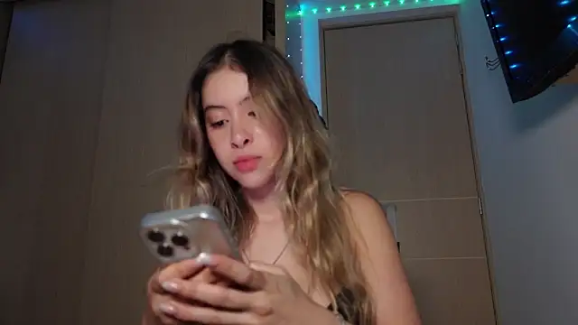 tinysofia  online show from November 2025 03:07:01 AM