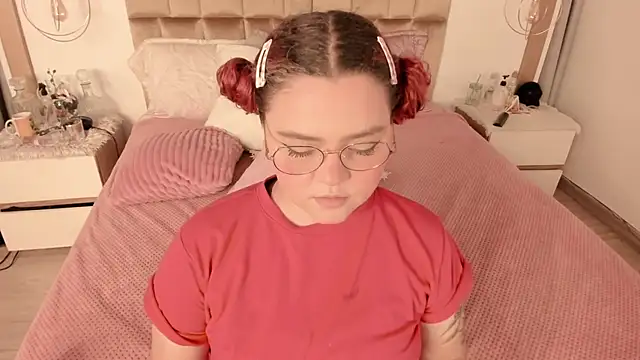 Twwiiggy online show from March 2025 08:06:02 PM