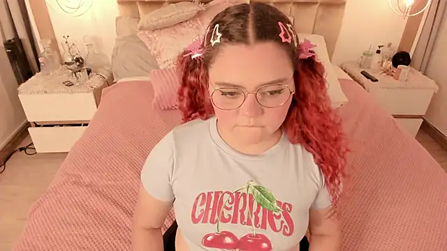 Twwiiggy online show from March 2025 08:00:02 PM