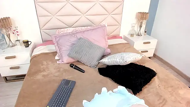 Twwiiggy online show from January 2026 08:02:02 PM