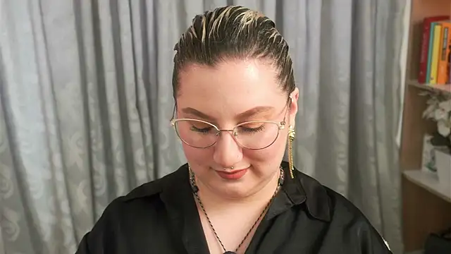 Snapshot of Ximenna_Cruz chatting on March 2026 05:18:02 PM Ximenna Cruz online show from March 2026 05:18:02 PM