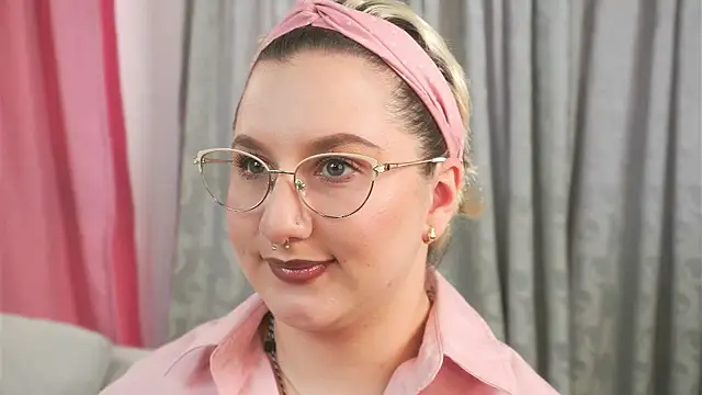 Snapshot of Ximenna_Cruz chatting on April 2026 07:11:02 PM Ximenna Cruz online show from April 2026 07:11:02 PM