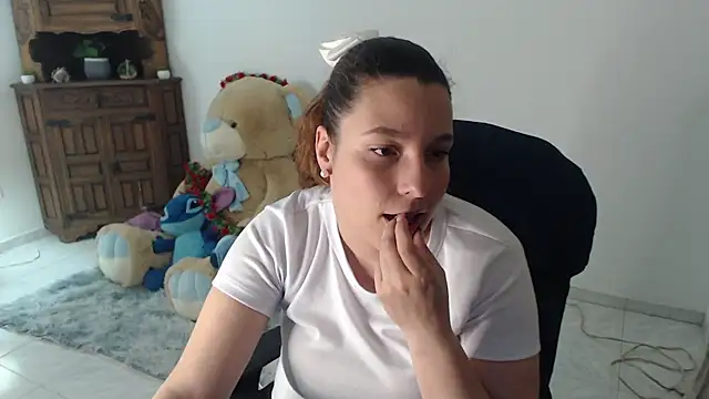 Snapshot of alexia_87 chatting on July 2026 11:59:02 PM alexia 87 online show from July 2026 11:59:02 PM