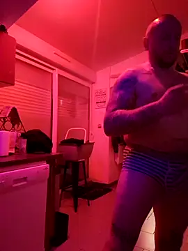 Snapshot of RomWoolf chatting on April 2026 11:47:02 PM RomWoolf online show from April 2026 11:47:02 PM