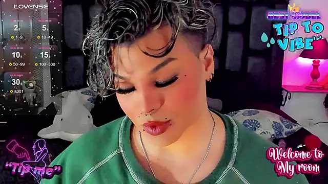 Snapshot of angels_srednal chatting on December 2024 01:28:01 PM angels srednal online show from December 2024 01:28:01 PM