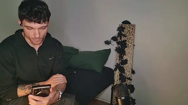 JackDesFeux online show from November 2025 04:57:01 AM