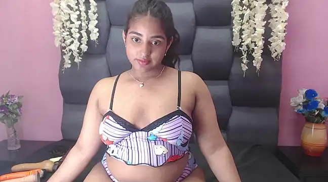 Sofia Hernandez  online show from February 2025 05:39:01 AM