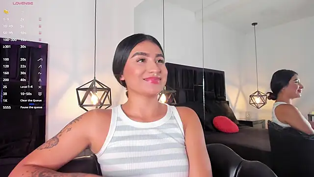 Snapshot of Zayda_1 chatting on January 2025 06:10:02 PM Zayda 1 online show from January 2025 06:10:02 PM
