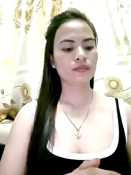 NgocQuyen2K online show from February 2025 11:49:01 AM