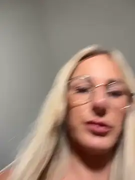 Liana Lou online show from May 2026 12:33:01 PM