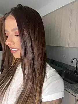 Snapshot of mariana_lopez1 chatting on December 2024 11:50:01 PM mariana lopez1 online show from December 2024 11:50:01 PM