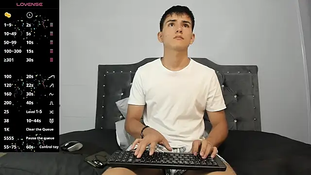 Snapshot of Jacobb_Lee chatting on December 2024 07:33:01 PM Jacobb Lee online show from December 2024 07:33:01 PM