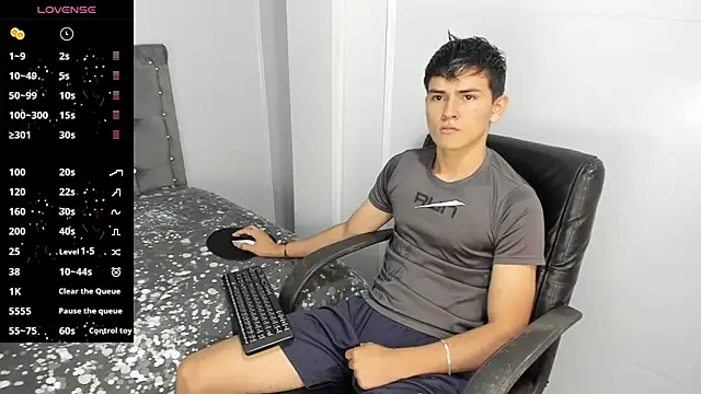 Snapshot of Jacobb_Lee chatting on December 2024 06:02:01 PM Jacobb Lee online show from December 2024 06:02:01 PM