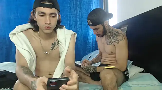 Snapshot of Hot_Sharks_ chatting on March 2025 12:34:01 PM Hot Sharks online show from March 2025 12:34:01 PM
