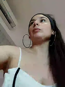 Snapshot of Bigyummmzul chatting on February 2025 03:00:02 AM Bigyummmzul online show from February 2025 03:00:02 AM