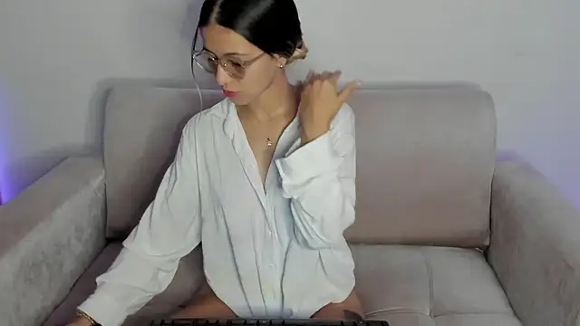 Lilacutte  online show from February 2025 07:27:01 AM
