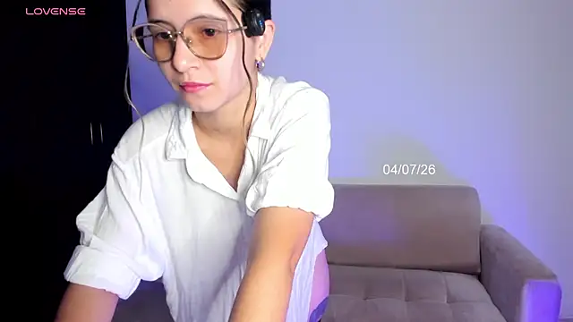 Snapshot of Lilacutte_ chatting on July 2026 09:48:01 AM Lilacutte online show from July 2026 09:48:01 AM