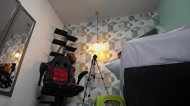 Snapshot of cameronglen chatting on March 2025 06:11:02 AM cameronglen online show from March 2025 06:11:02 AM