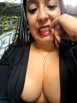 Snapshot of Bella_keny chatting on January 2025 07:45:02 PM Bella keny online show from January 2025 07:45:02 PM