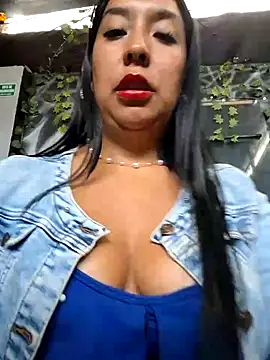 Snapshot of Bella_keny chatting on January 2025 09:04:02 PM Bella keny online show from January 2025 09:04:02 PM