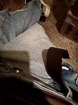 Snapshot of A_man_in_public chatting on October 2025 07:58:02 PM A man in public online show from October 2025 07:58:02 PM