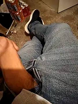 Snapshot of A_man_in_public chatting on October 2025 11:28:01 AM A man in public online show from October 2025 11:28:01 AM