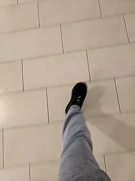 Snapshot of A_man_in_public chatting on November 2025 03:01:02 PM A man in public online show from November 2025 03:01:02 PM