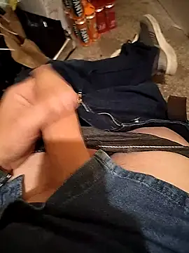 Snapshot of A_man_in_public chatting on November 2025 08:46:02 PM A man in public online show from November 2025 08:46:02 PM