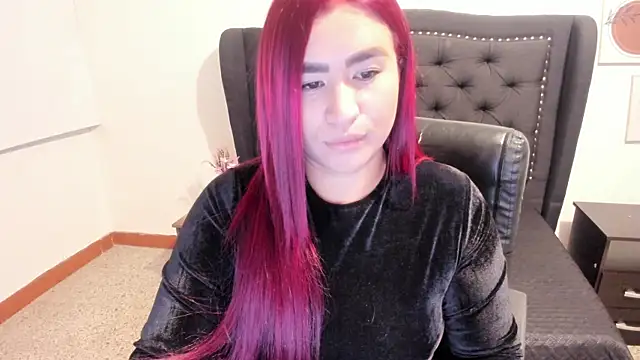 Snapshot of EmaGw chatting on January 2025 01:30:01 AM EmaGw online show from January 2025 01:30:01 AM