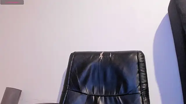 Snapshot of EmaGw chatting on October 2025 01:06:01 AM EmaGw online show from October 2025 01:06:01 AM