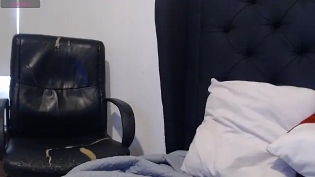 Snapshot of EmaGw chatting on November 2025 06:21:01 PM EmaGw online show from November 2025 06:21:01 PM