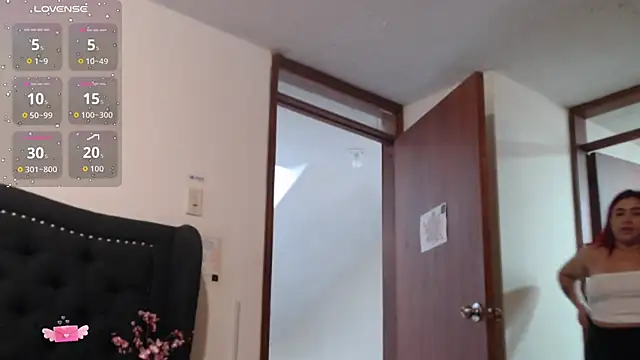 Snapshot of EmaGw chatting on November 2025 08:18:01 PM EmaGw online show from November 2025 08:18:01 PM