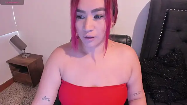 Snapshot of EmaGw chatting on November 2025 06:21:02 PM EmaGw online show from November 2025 06:21:02 PM