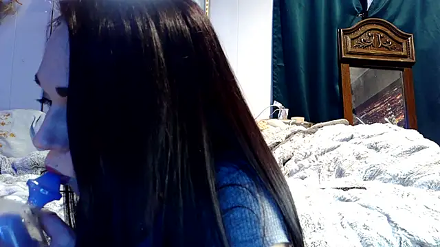 Genevieve143 online show from December 2025 06:30:02 AM