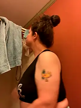 Snapshot of velvetta_ chatting on December 2024 05:13:01 PM velvetta online show from December 2024 05:13:01 PM