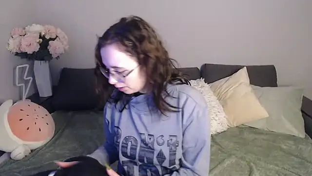 Snapshot of Mini_Diva chatting on January 2025 09:06:02 AM Mini Diva online show from January 2025 09:06:02 AM