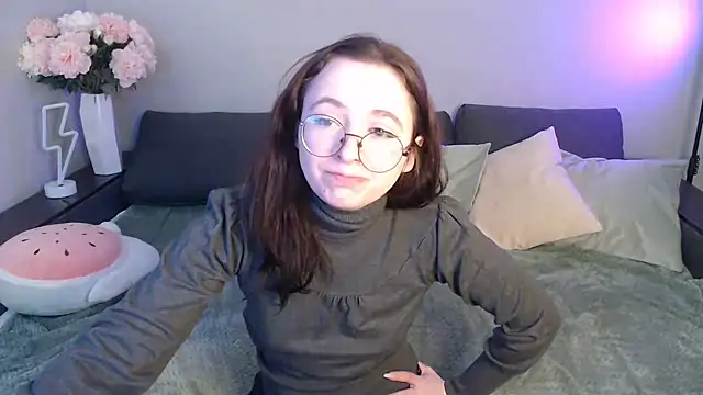 Snapshot of Mini_Diva chatting on February 2025 09:09:01 AM Mini Diva online show from February 2025 09:09:01 AM