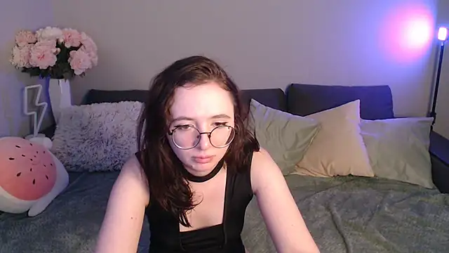 Mini Diva online show from February 2025 12:25:02 PM