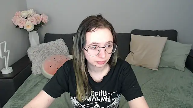 Mini Diva online show from September 2025 08:09:02 AM